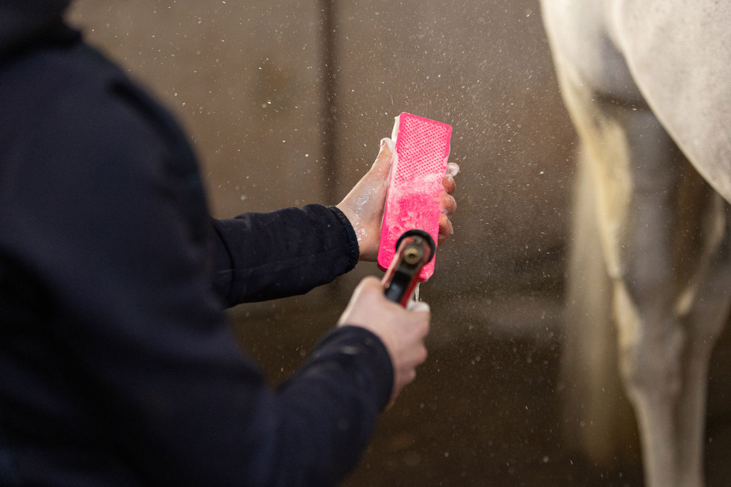 Excellent Horse Grooming Brush Medium roze